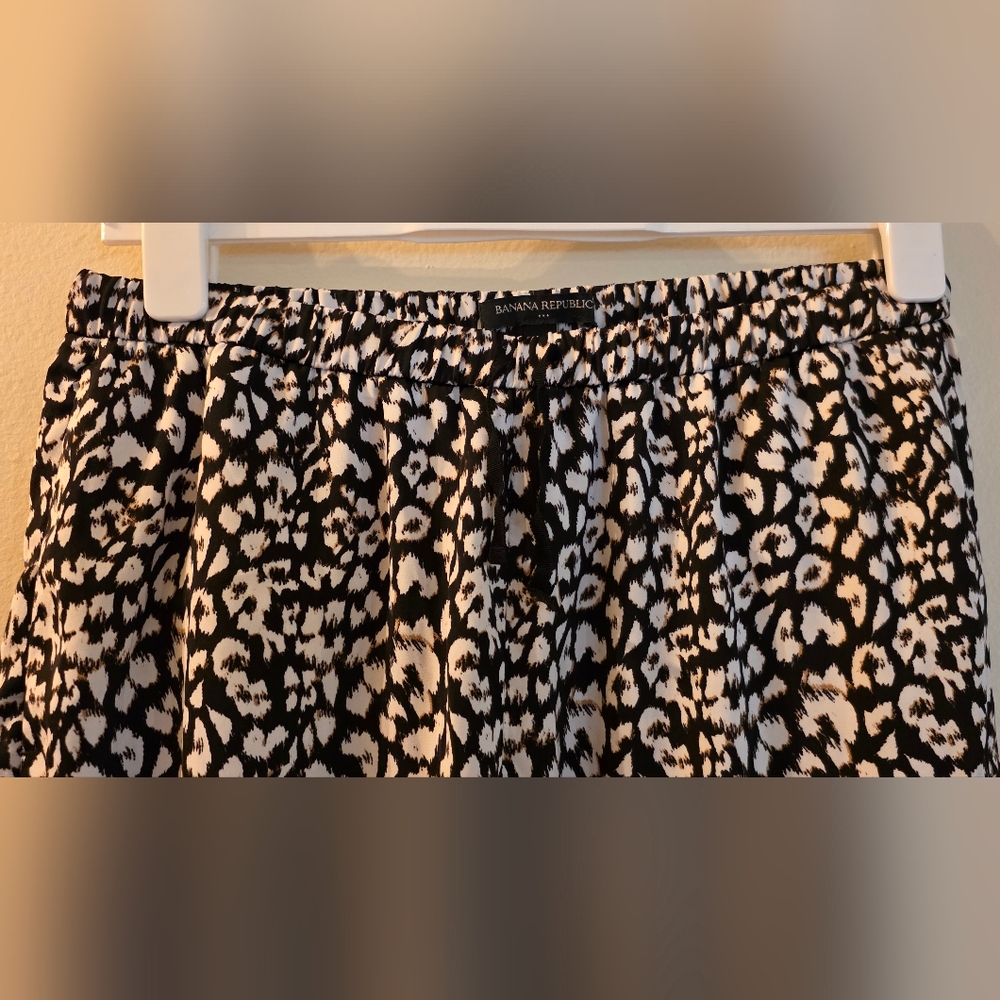 Banana‎ Republic Satin Black & White Animal Print Lounge Bottoms (Size Small)